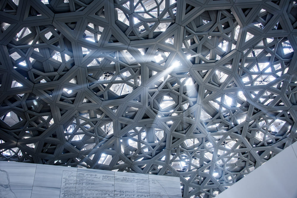 Уникальные сооружения из стали: Лувр Абу-Даби