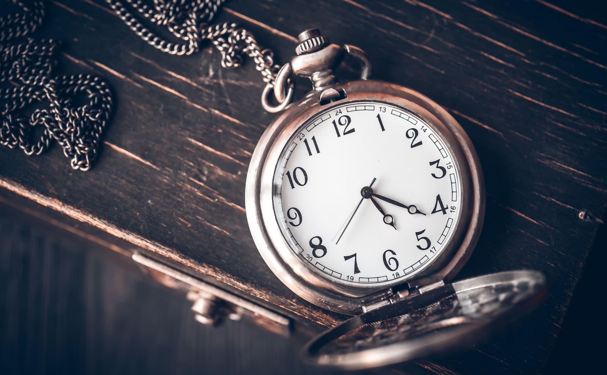 Стальные механические часы – триумф длиною в пять веков